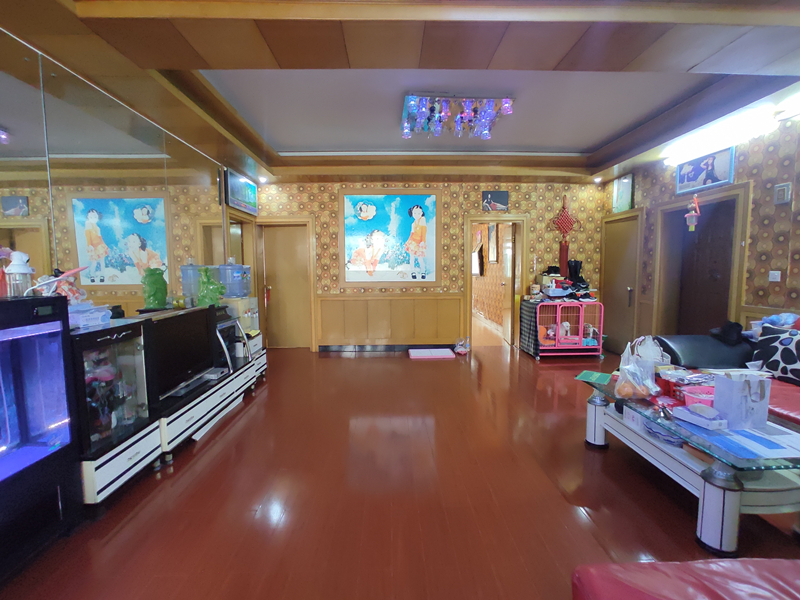 麻类宿舍精装大四房产证面积80几平实的面积150几平赠送面积超大老证小区停车方便