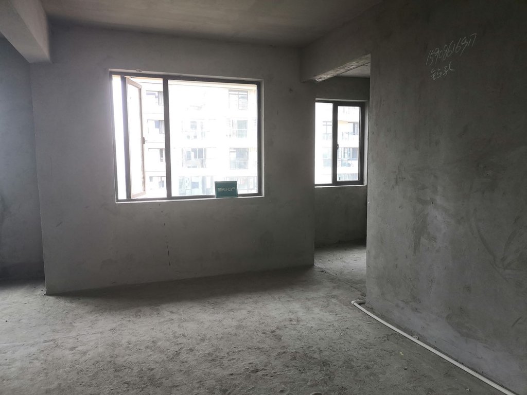 荣怀毛坯三房可按揭 看房