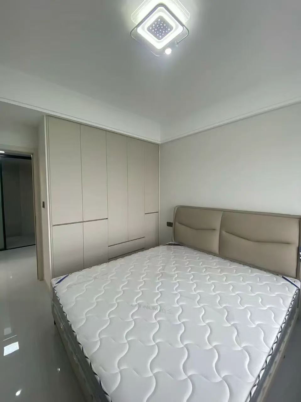 满庭春对面，仙桃晓学新三中，电梯精装2房，好楼层，视野采光好