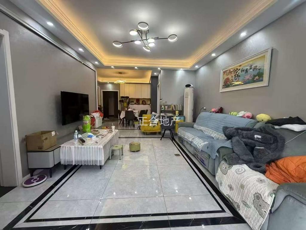 捡漏，吾悦广场旁，元泰未来城 ，中间楼层，精装三房一卫，满二，成色新，