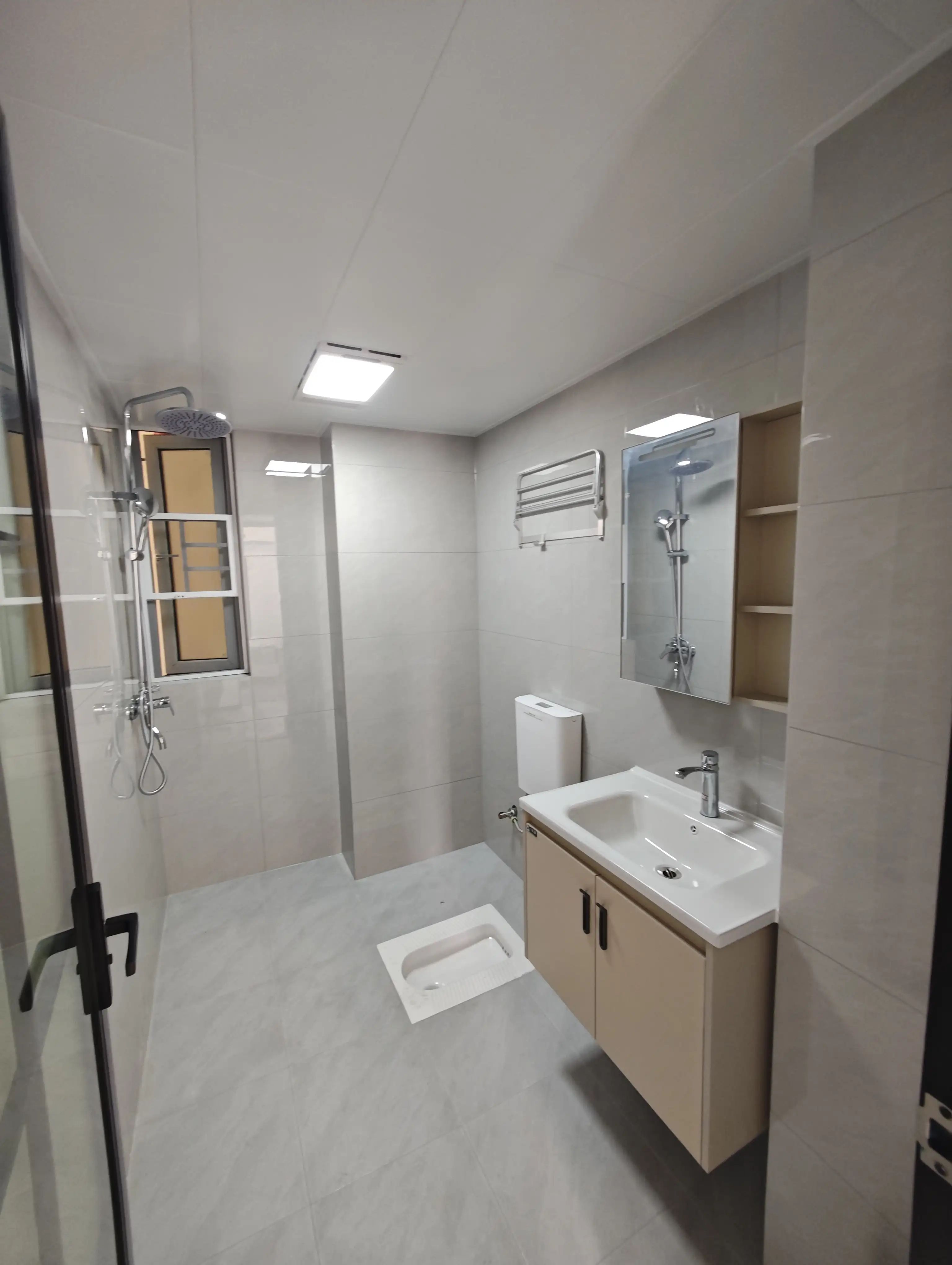 降价了，捡漏，风和日丽，精装三房两卫，单价4675，好楼层，阳台外就是三中