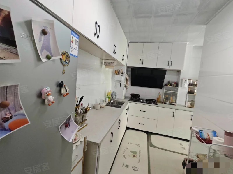 业主急卖，元泰三中旁，电梯小高层，9.5成新！家具家电全送❗拎包入住