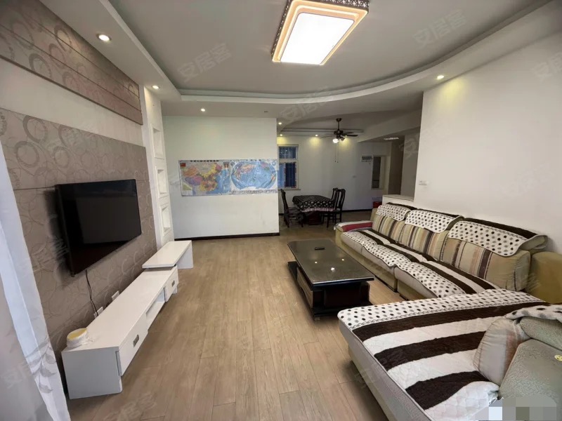 吾悦旁，单价4600，双阳台，东边户，电梯小高层，精装三房，新三中大门口，