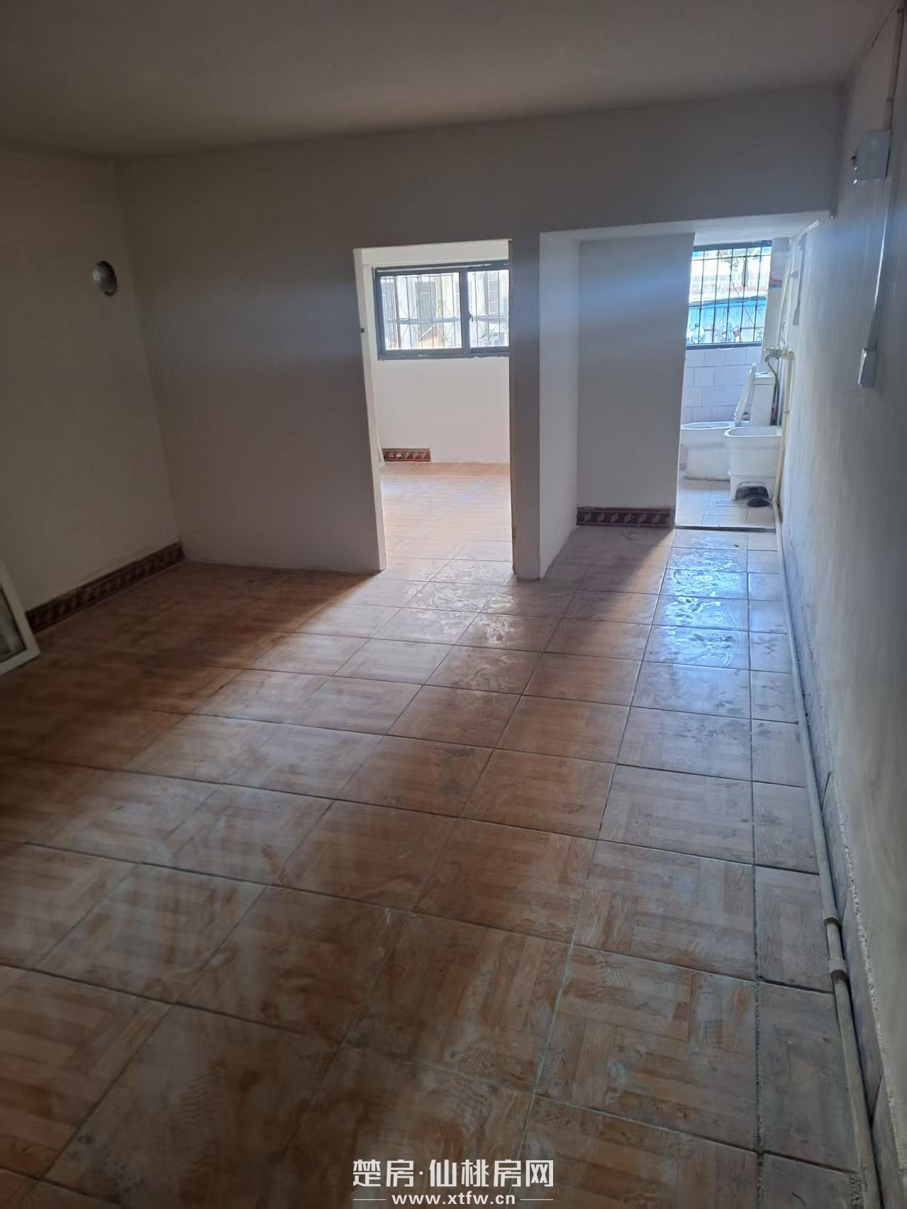 龙华山派出所旁沔阳大道北8巷临街商住门面房