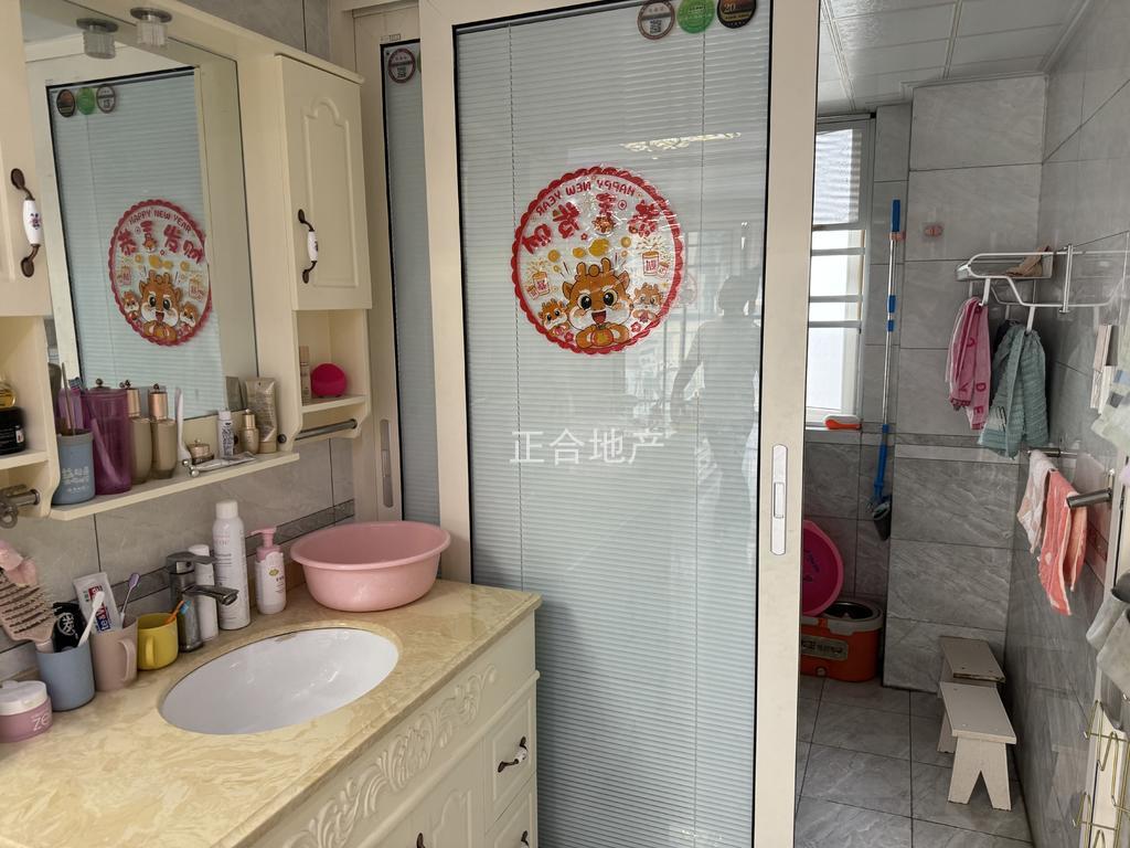 降价了，森林国际，​全屋中央空调，装修成色新，​大阳台户型到位，房东急售，好楼层