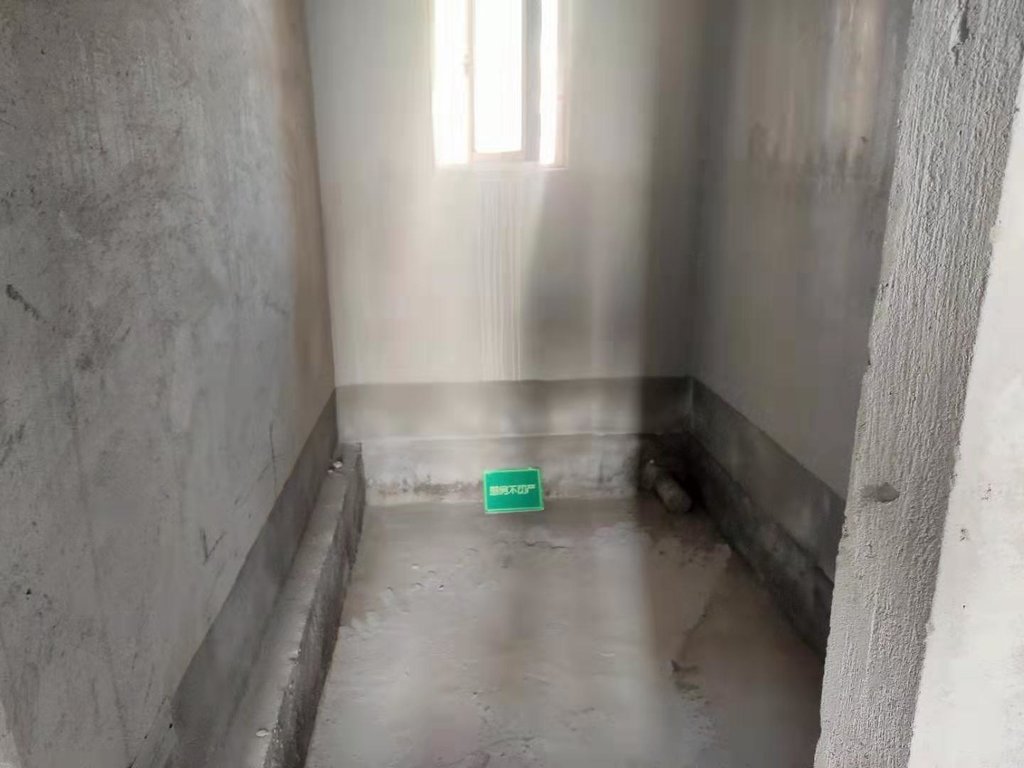 环球广场房子毛坯三房楼层好地段好周边多商圈多