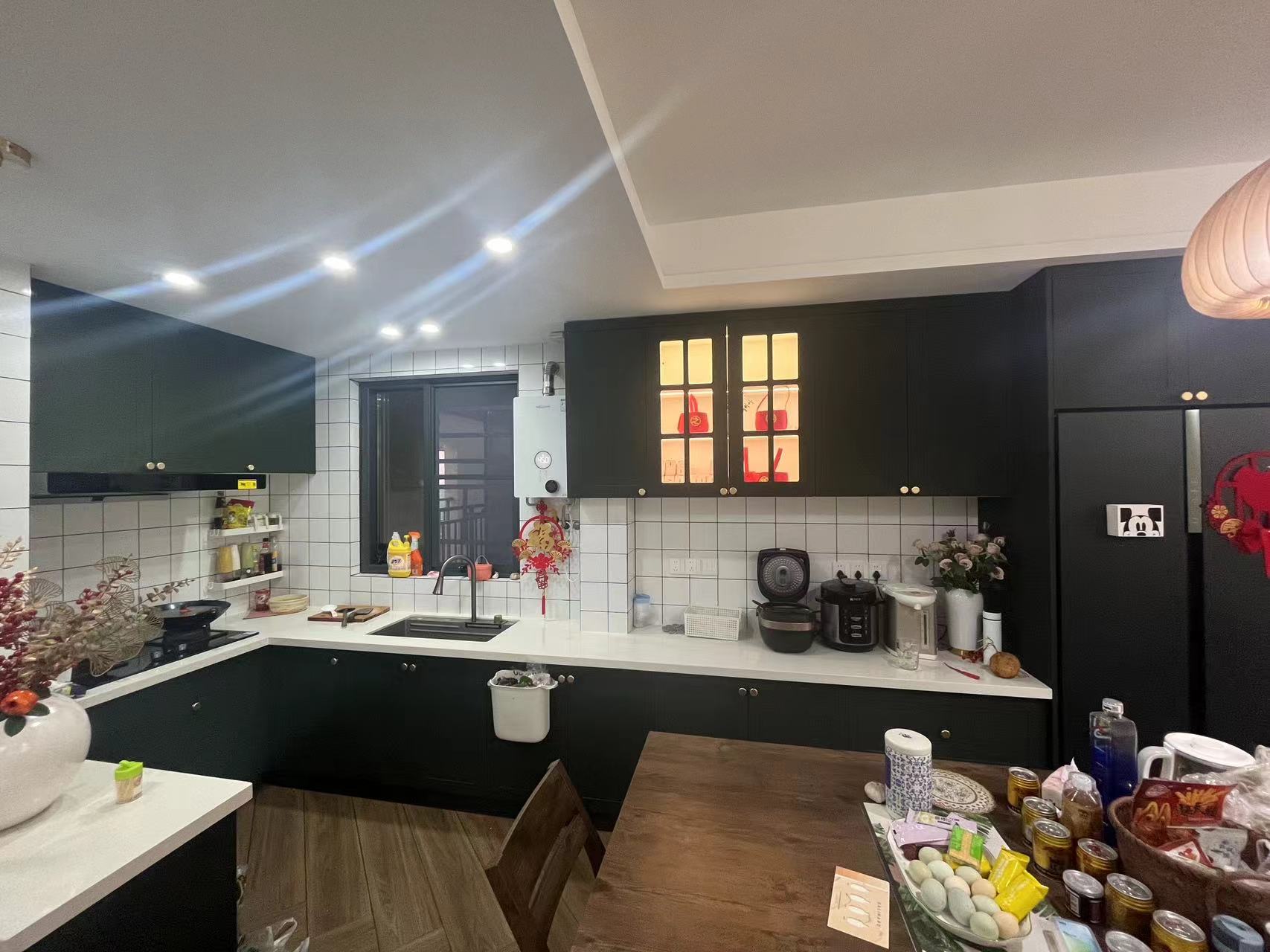 蓝天白云.精装大两房.房子9点成新.看房方便