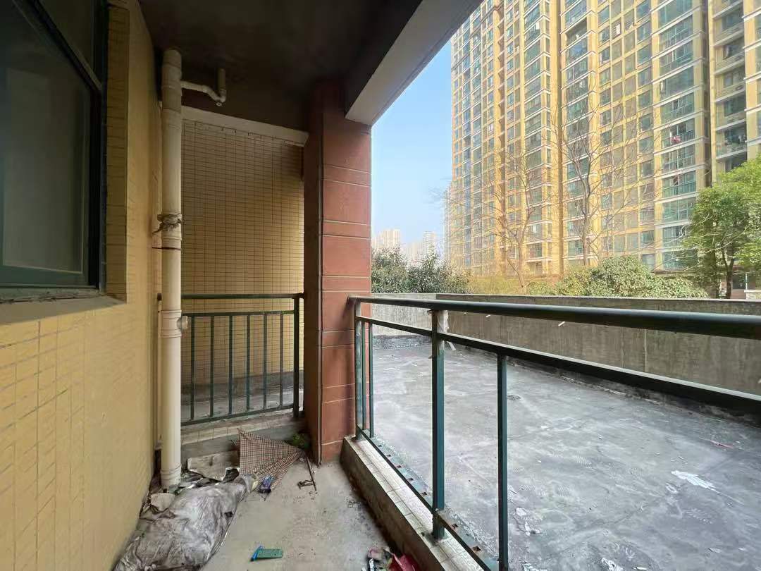 速度捡漏，城南，新城一号，单价3880，带一个大露台，证满，南北通透二