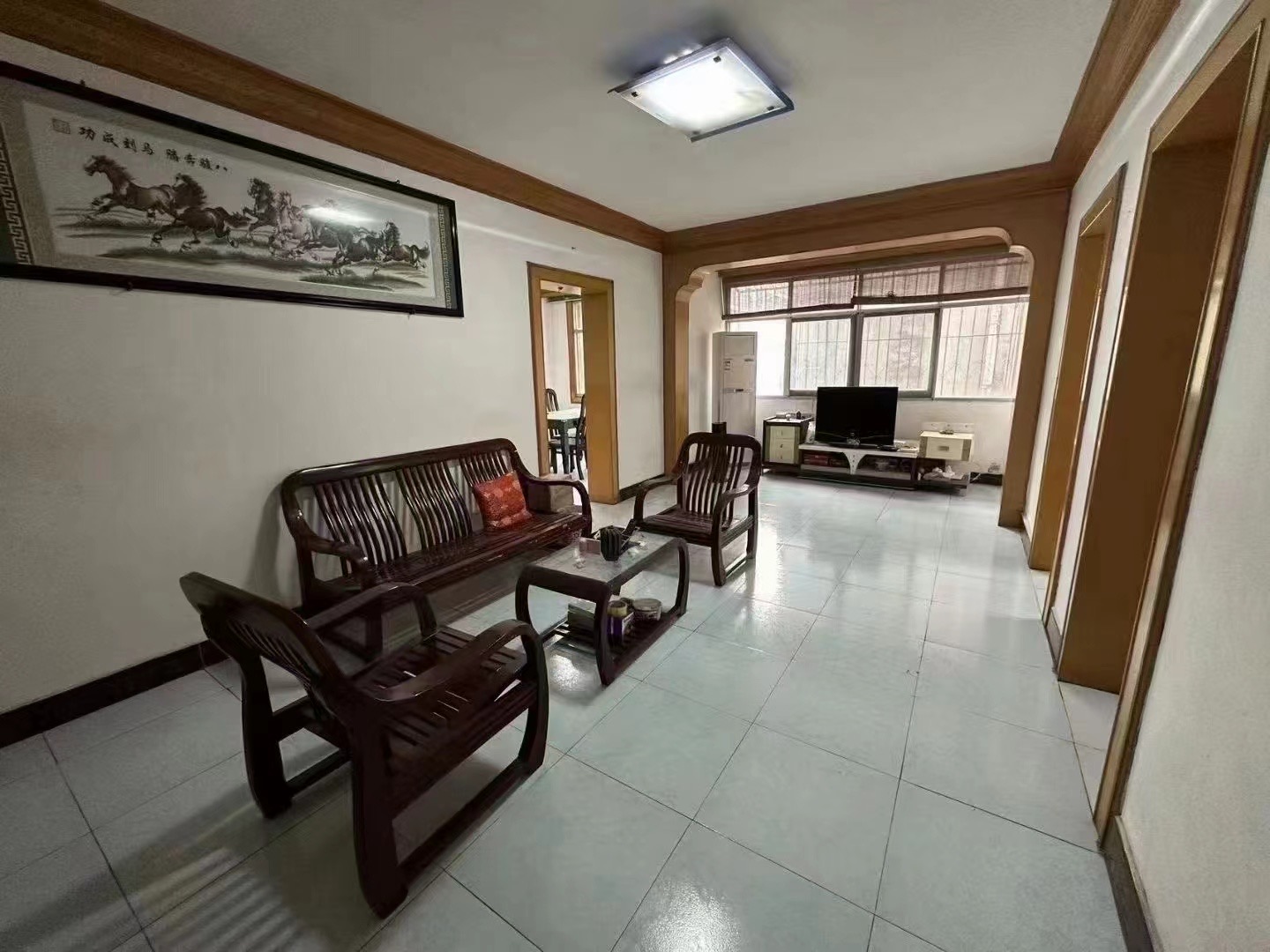 100，四中旁边，步梯二楼，33万有证可以贷款