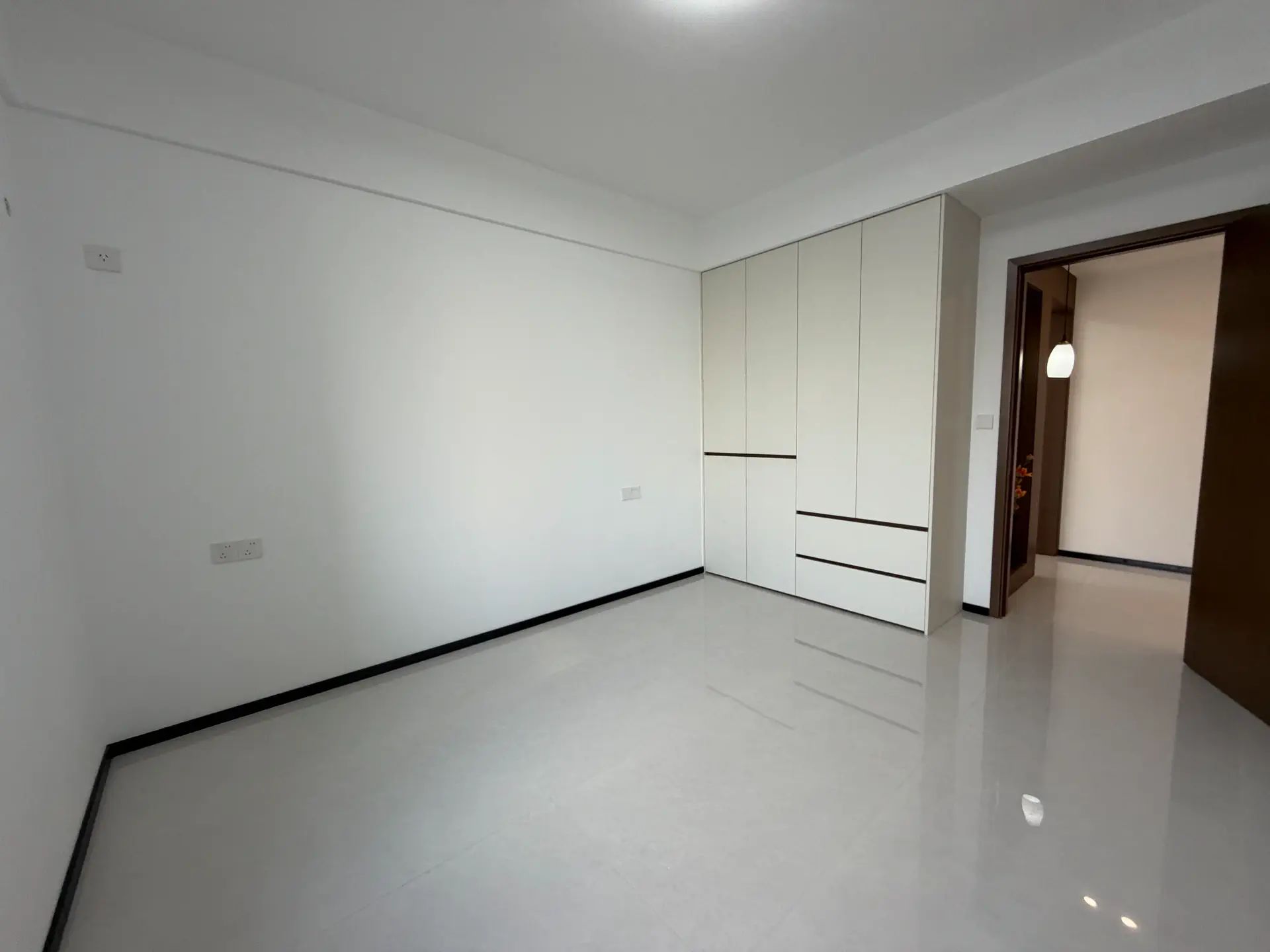 城南，吾悦广场旁，南国明珠，意式极简风，单价6100，南北通透双阳台，业主诚心出售