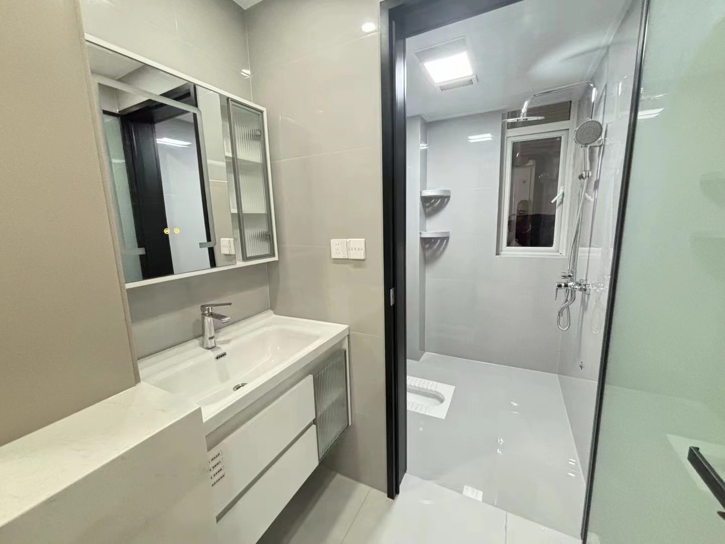 房东降价8w，速度捡漏，仙桃城南，次新小区，全新装修，精装三房，证满二