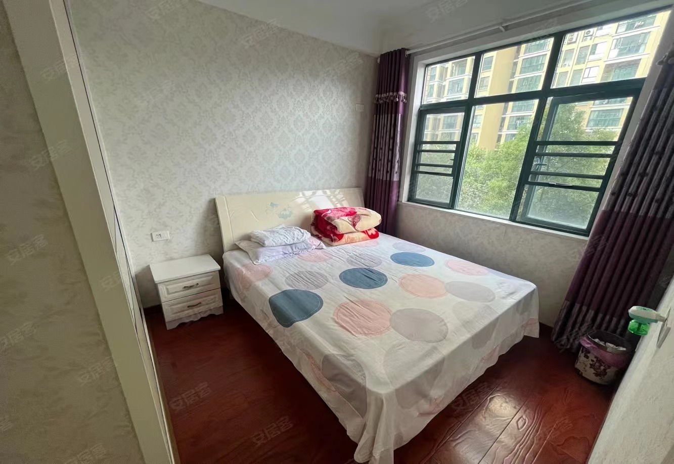 79，降价了，新城一号带大露台，精装大三房边户，单价只要5900，速度来捡漏