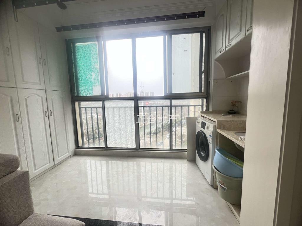 城南，南国明珠，电梯好楼层8楼，精装3房2厅2卫，满二，看中可谈，南北通透