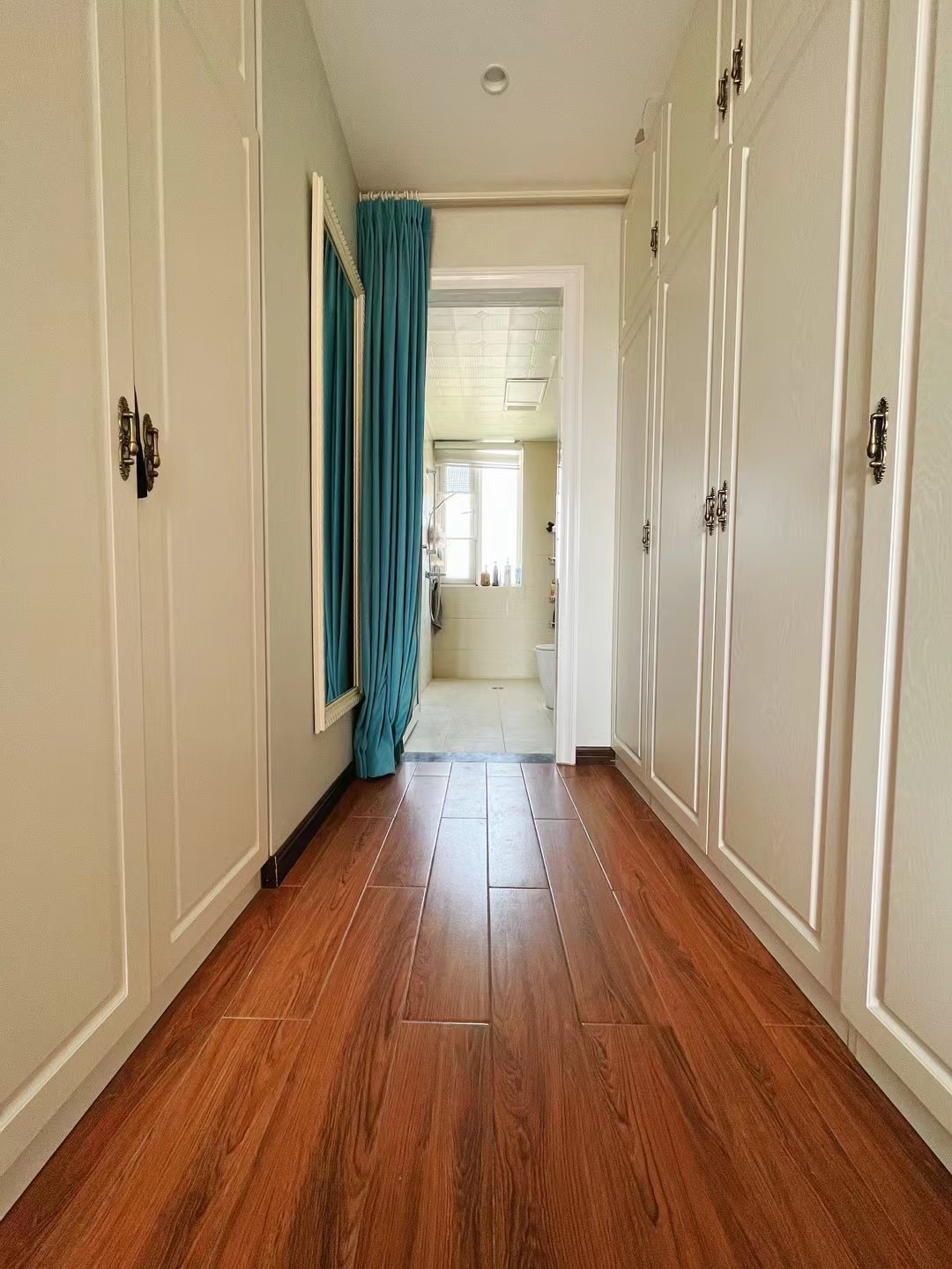 业主急售，森林国际城，电梯好楼层，精装三房，证满二，楼下就是二中