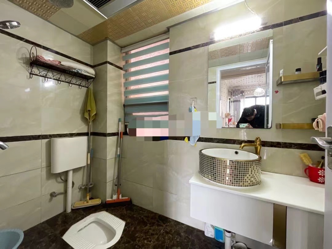 25，城西优质房源，精装小三房，成色新，仙桃xiao学旁，证满二