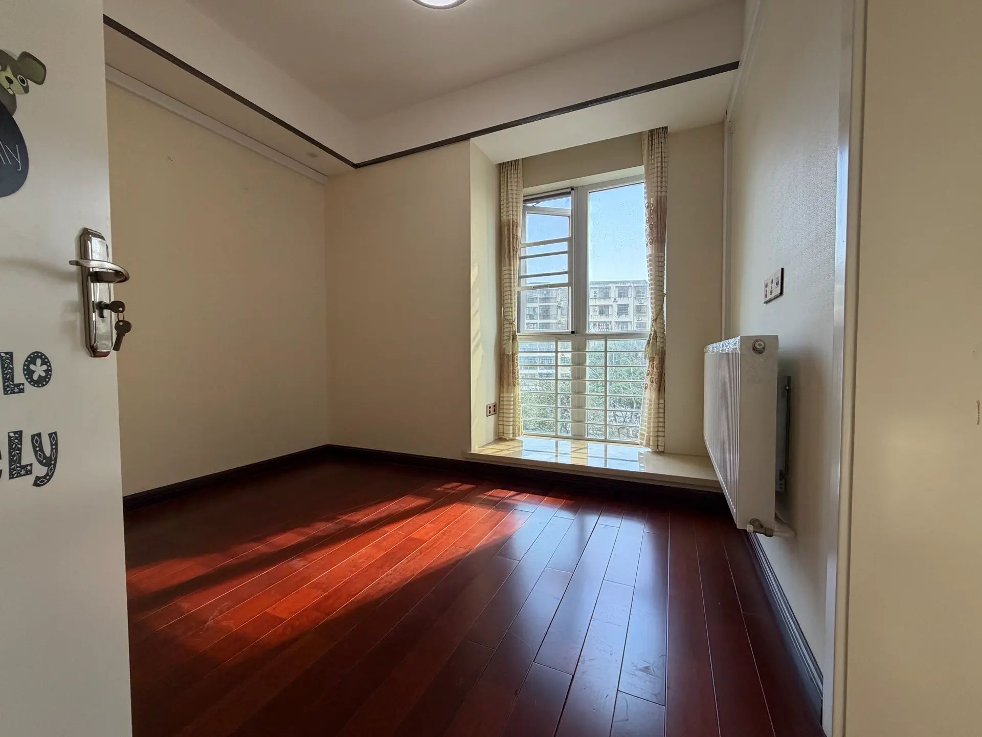 城南，福星城，单价4600+，全屋品牌，全屋暖气片，装修保养新，证满二