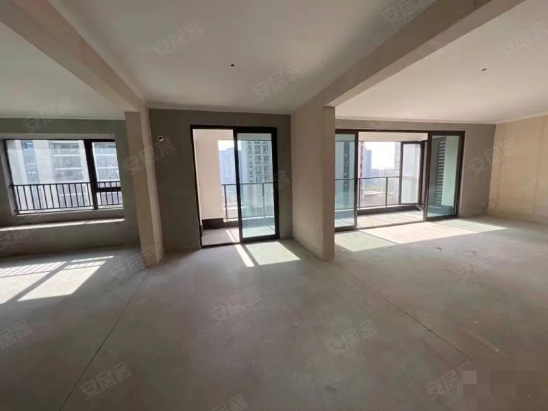 吾悦广场，​169平，大平层，东边户​，一梯一户，电梯小高层，采光好，南北双阳台