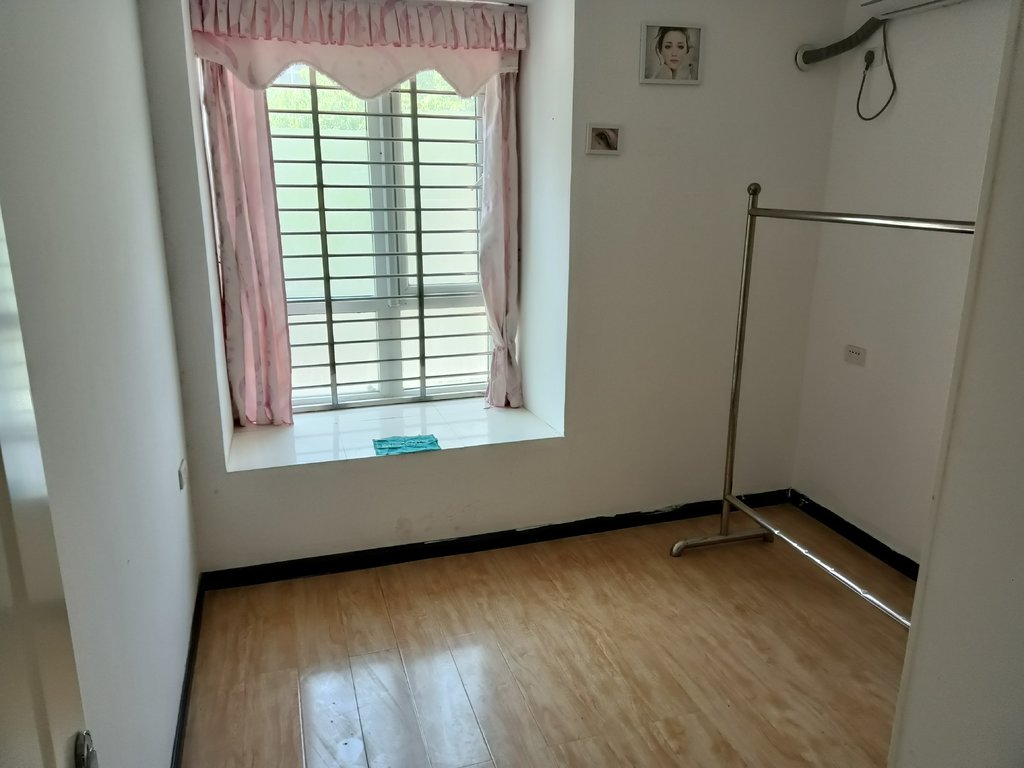 森林国际读书方便精装三房带露台但嫁5700看房方便拎包入住手慢无