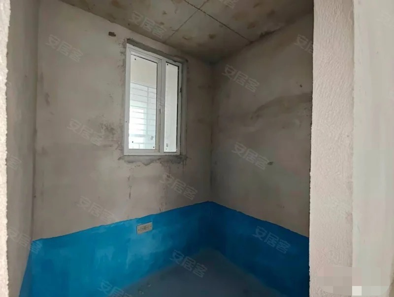 捡漏了！蓝天白云，好楼层11楼，四开间朝南，十米阳台，阳台就能看沔阳公园