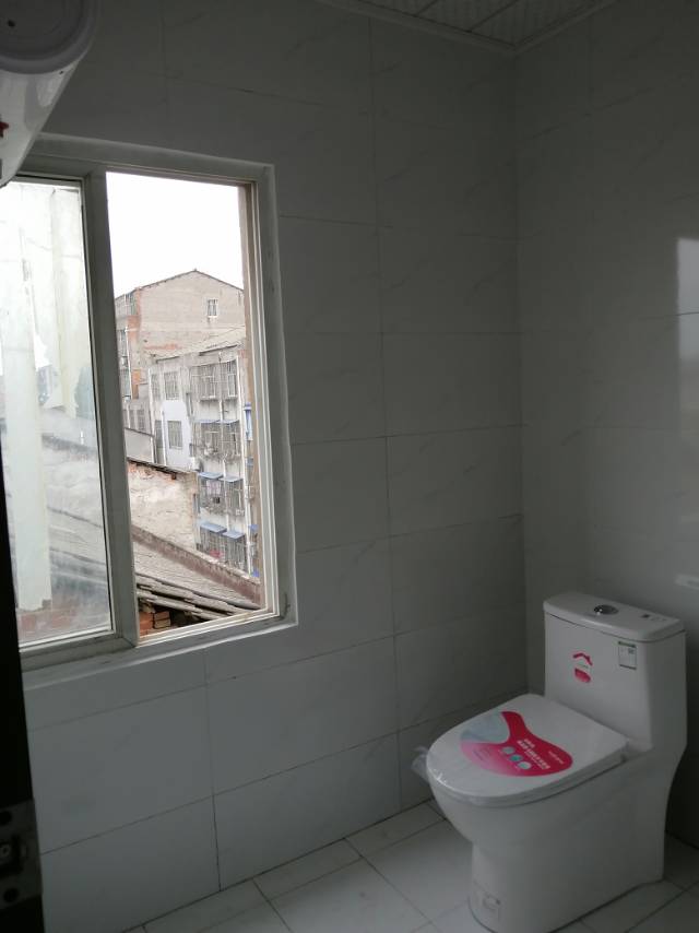 一中旁漫城林语对面