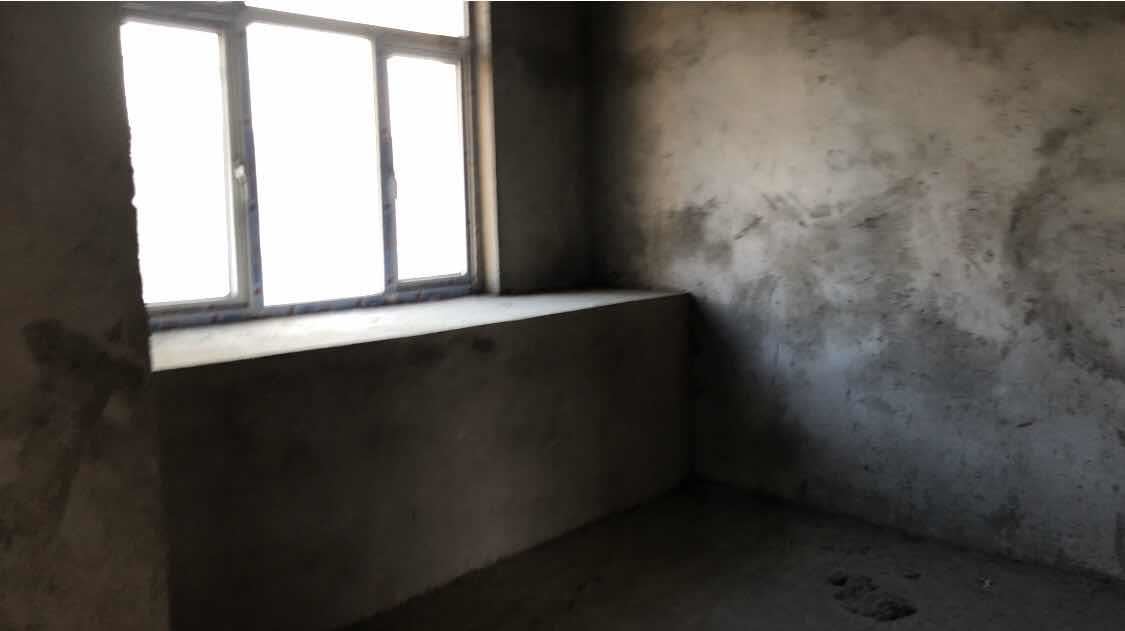 英伦名邸毛坯大3房，南北通透双阳台，电梯好楼层采光非常好