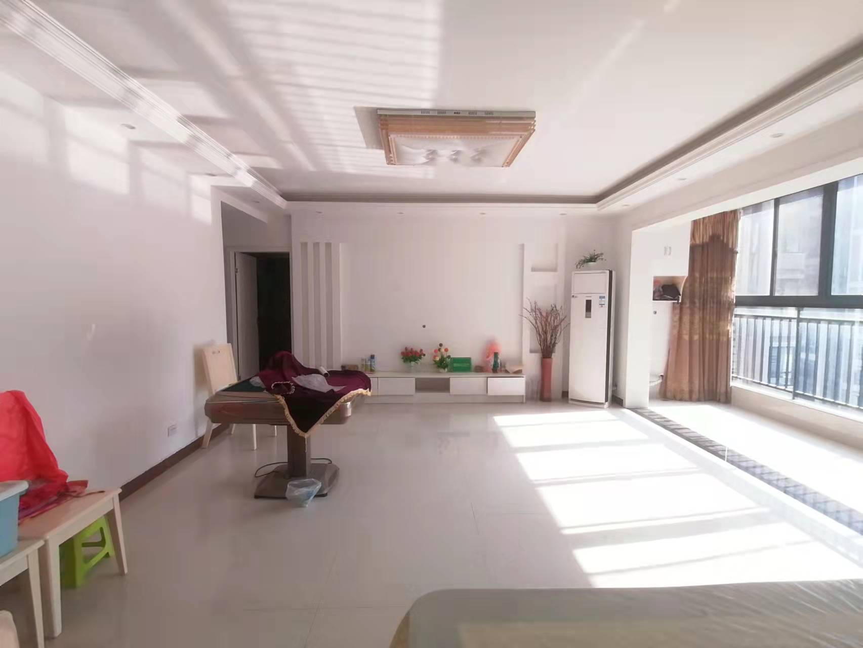 和合国际 精装修 基本未住 家具家电留下 层色 新 证满2年