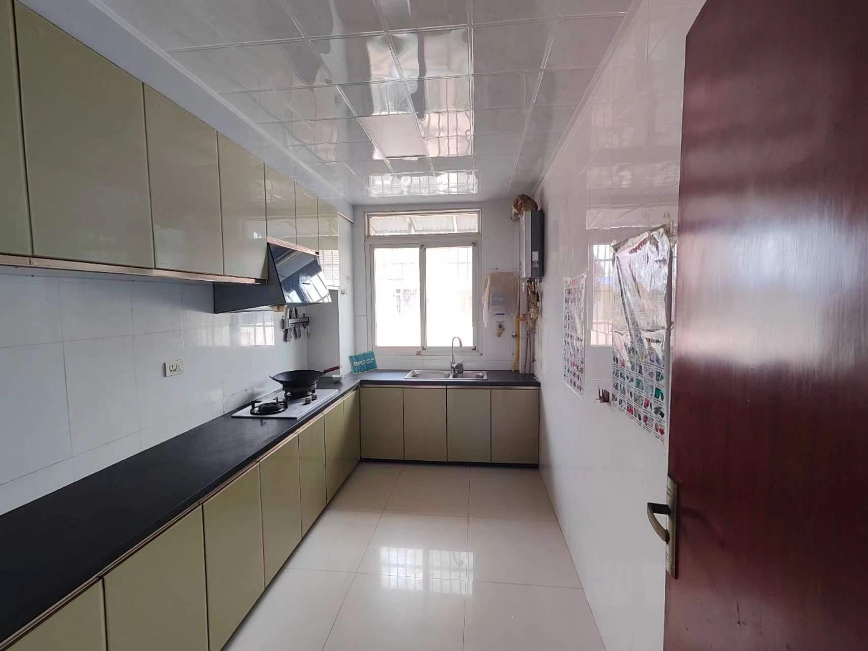 老三中附近的宣教大楼，超短九年房龄，大三房两卫，单价只要2700