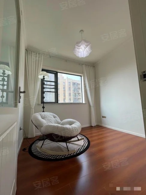 城南，元泰未来城A区，电梯20楼，精装三房两卫，成色新，拎包入住