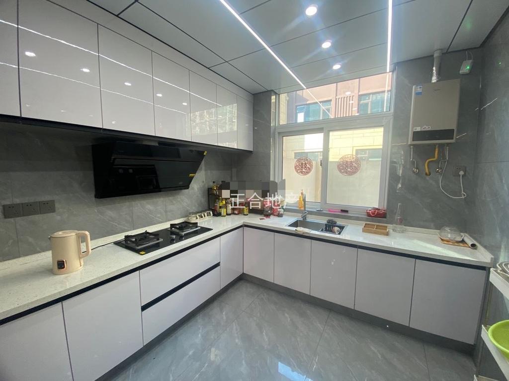 降价了！！！祥生别墅，全新婚房，南面带车位，北面带院子，大露台，9.9成新，只卖毛坯价