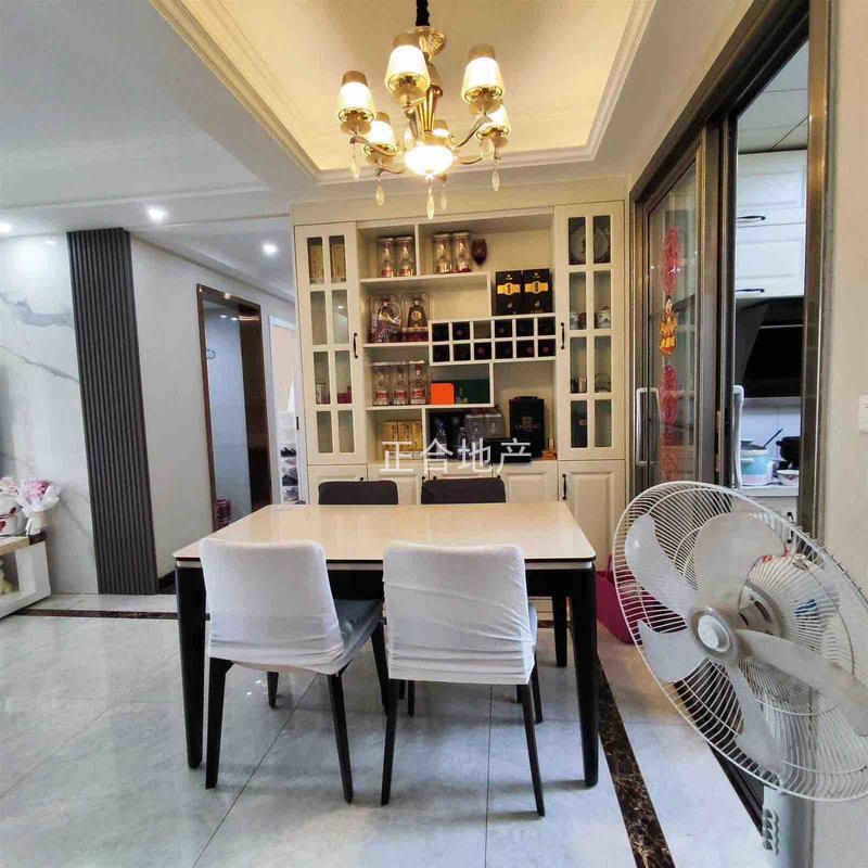 城南新城壹号五期，精装三房，成色新，边户，南北双阳台。证满二