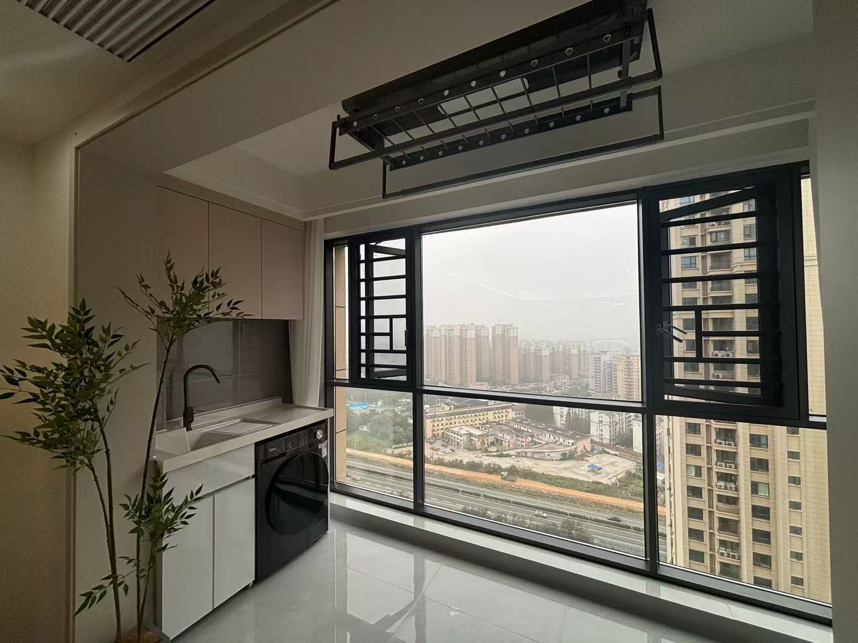 降价了，城南，御湖世家，电梯好楼层，全新精装三房，单价5500，证满二，全屋中央空调，新三中