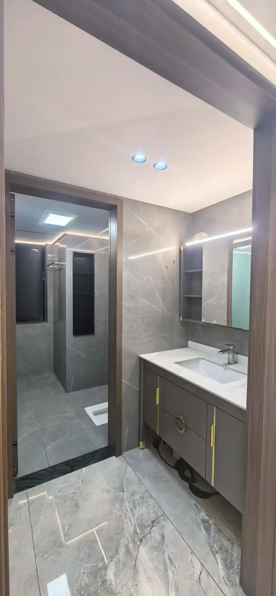 城南，翡冷翠边户，精装四房，全屋品牌家私，电梯好楼层，证满二