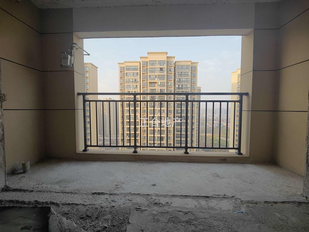 翡冷翠，毛坯三房，电梯好楼层26楼，单价6100，满二，边户，南北双阳台，