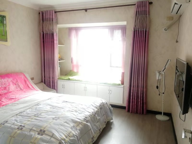 福星城大户型，入户花园，超大阳台，交通便利，证满二