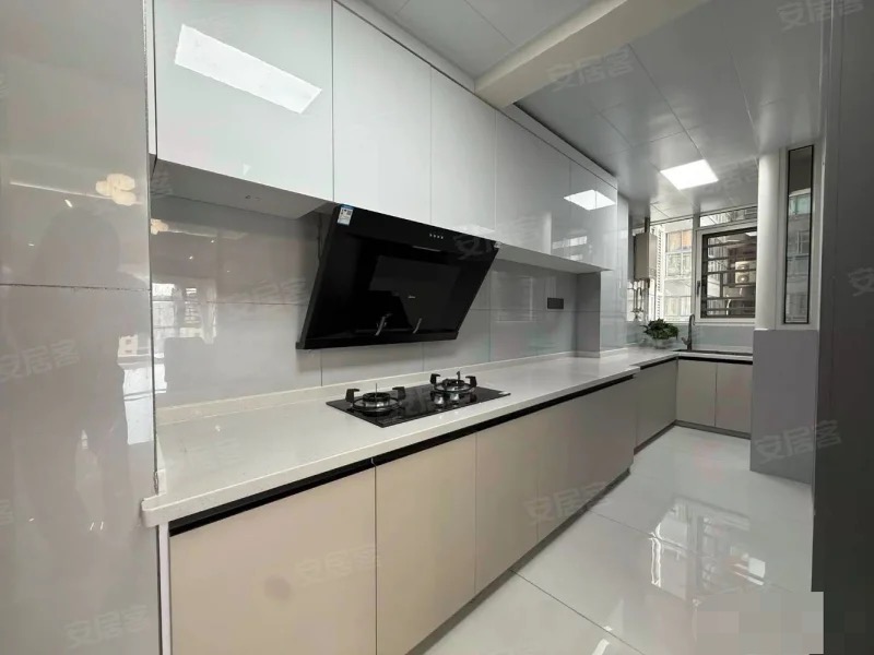 城南，福星城，电梯好楼层16楼，全新精装三房二卫，证满二