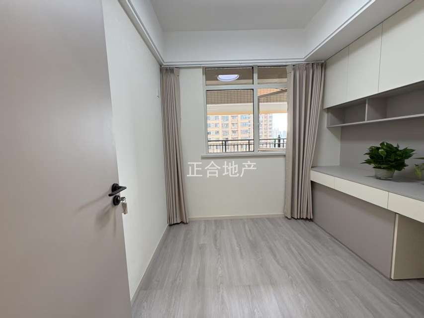 降价了，城南，沔阳天泽园，电梯小高层7楼，证满二年，三开间朝南，精装三房二卫，全屋中央空调，净水器，家电齐全