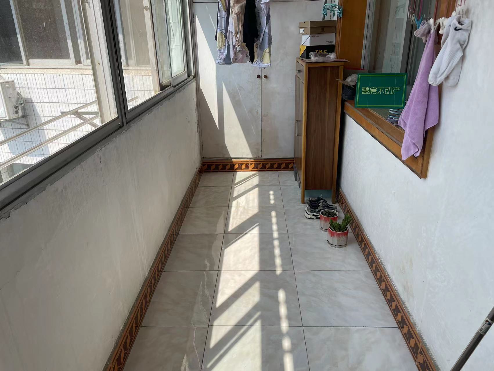 大洪国土所单位宿舍步梯4楼外墙新144平3房2卫老证