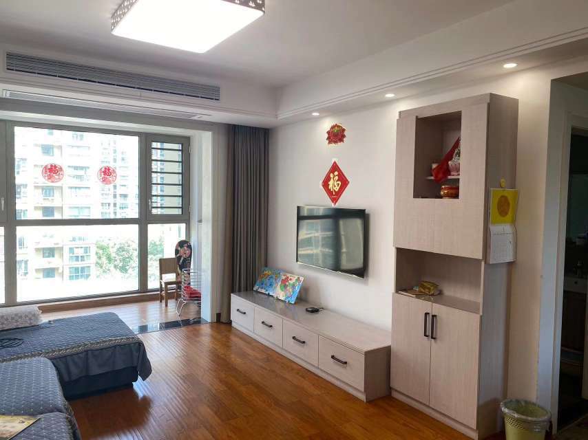 城南三小旁，新城壹号精装三房，边户，中央空调，成色新，证件满五税费低，看房方便