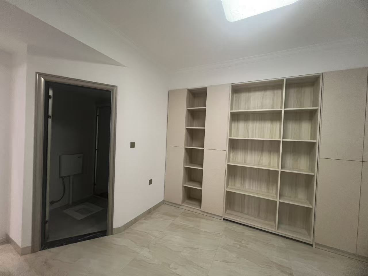 城西，红树湾，电梯小高层，边户，南北通透，精装3房2卫，老证