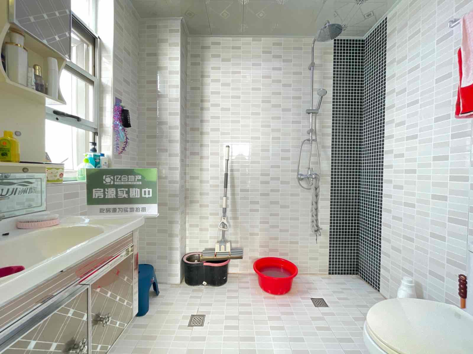 亏本急售和合国际精装4房124平方总价45万，证满二