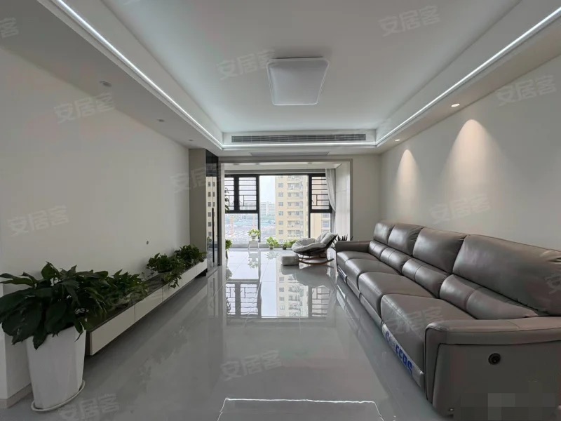 城南，新城名都，全新精装，精装三房， 电梯好楼层，证满二，一天未住