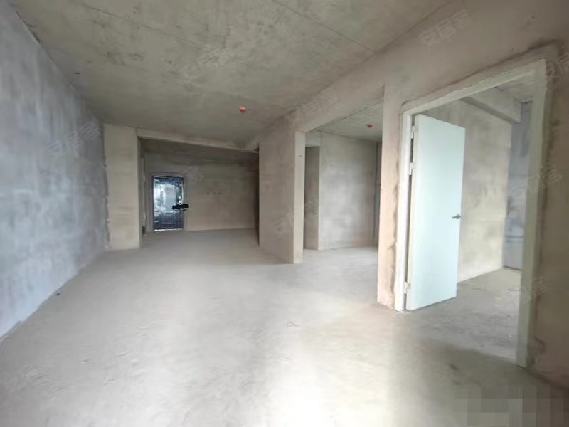 房东诚心出售，城南，南国明珠，​电梯中间楼层，单价4400，视野开阔，证满二