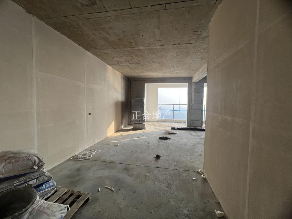 城南，吾悦华府现房，毛坯3房2卫，中户，中高楼层，房东包满二过户