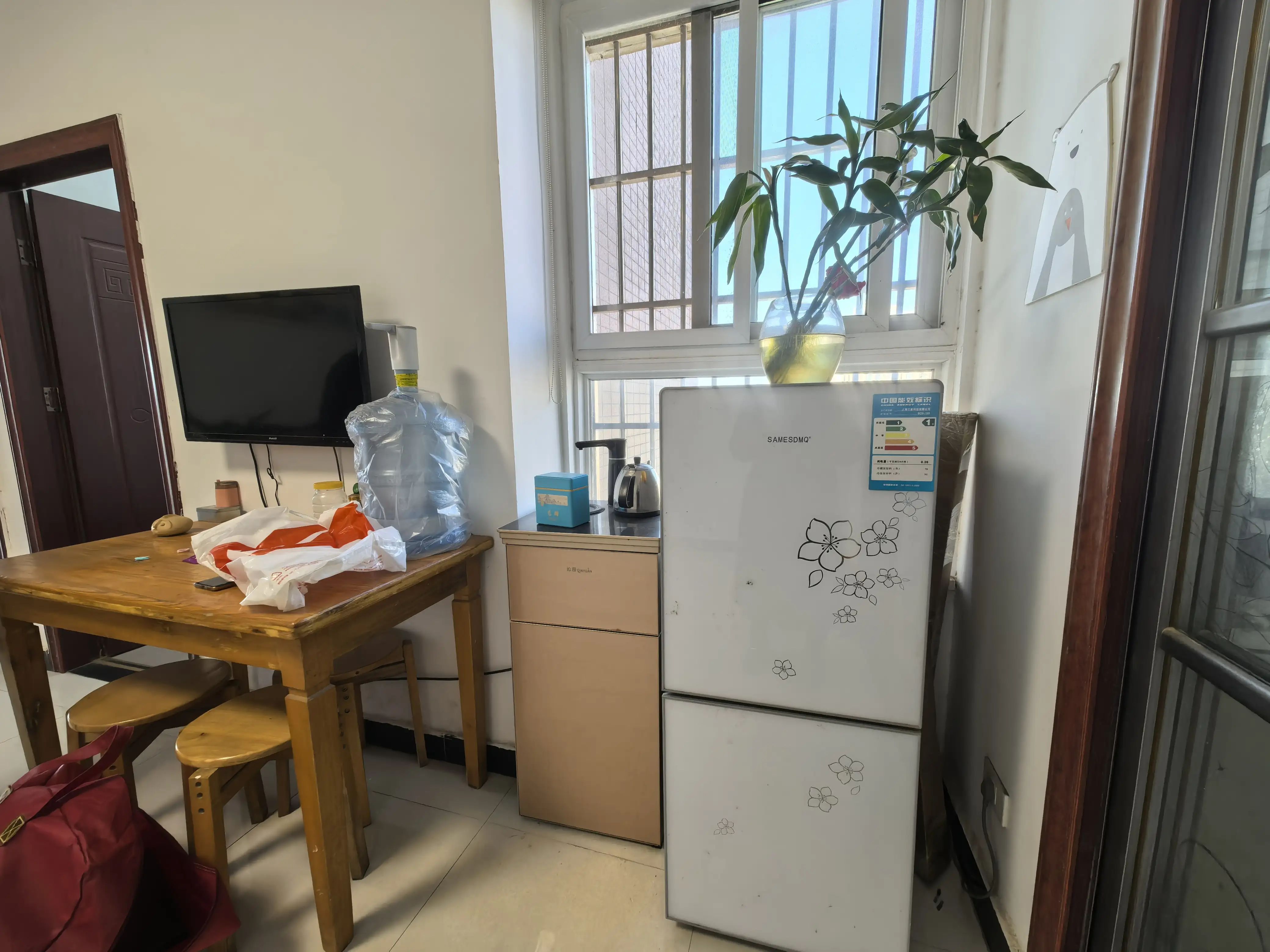 仙桃一中正对面，翰林公馆，边户，精装两房，老证，看中可谈，成色新，直接住