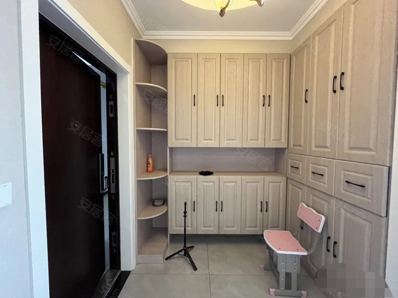 108，亏本急售，康湾一品，精装大4房，家装齐全，送一个地下车位，老证。