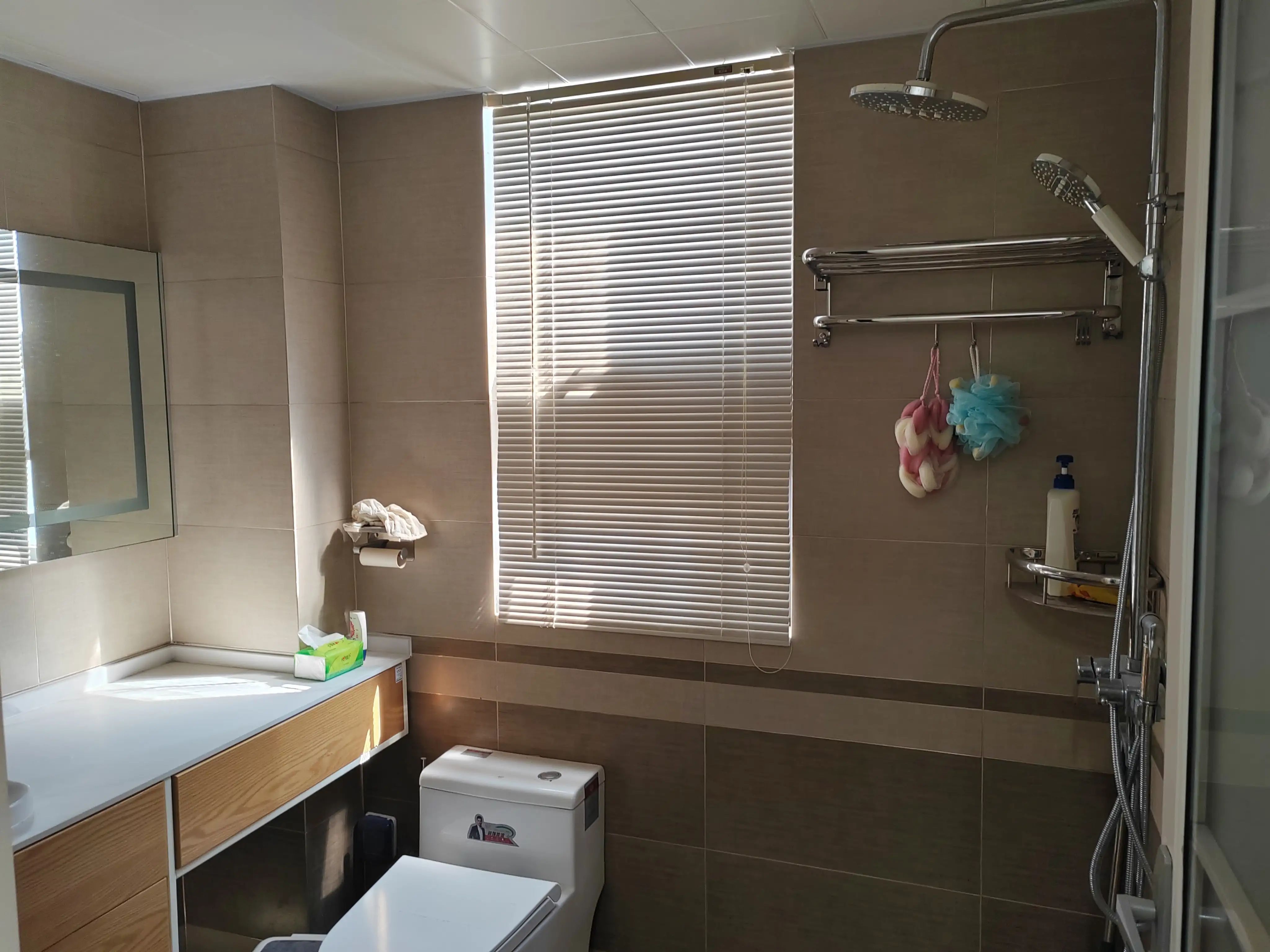 吾悦广场旁，元泰未来城C区。精装电梯4房2厅2卫，业主自装一天未住，好楼层