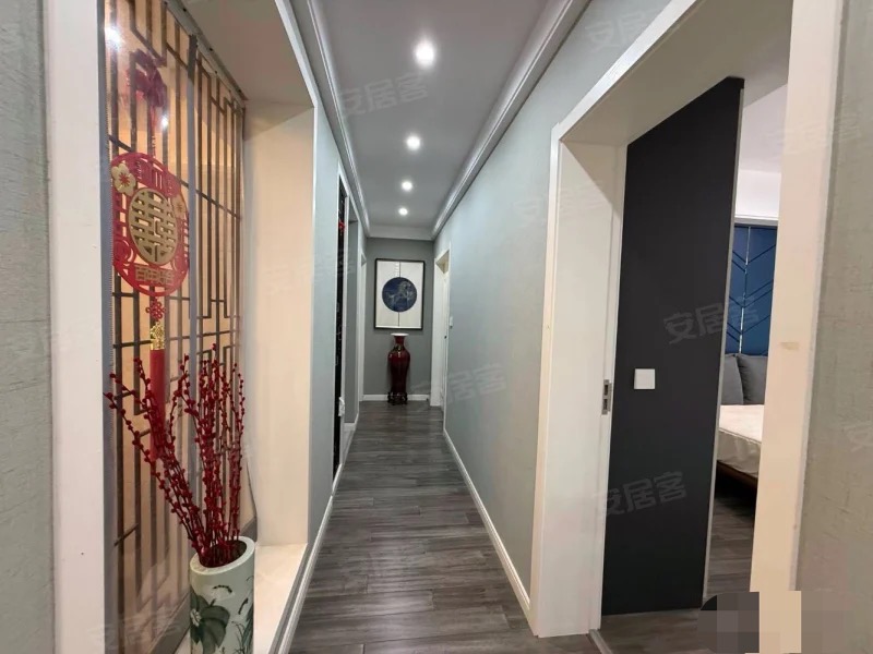 急售，城西，绿地香格里拉复式，豪装四房，带阳光房花园和车位，南北通透，单价不到4800，满两年