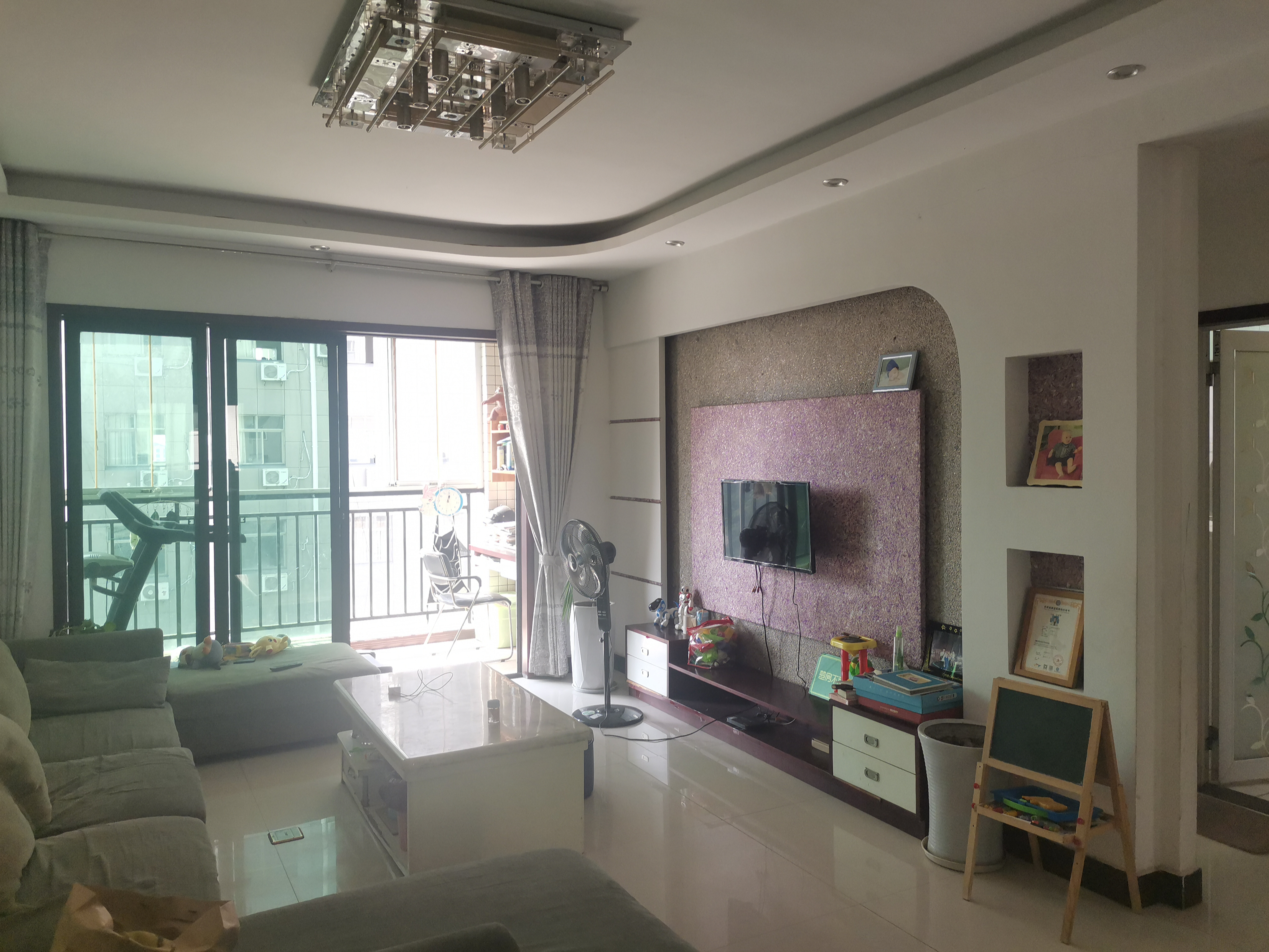 锦绣龙城精装大两房。家具家电齐全领包入住，楼层 好可按揭贷款