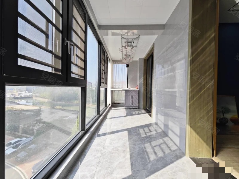 房东亏本出售，城南，碧桂园，9成新，精装大四房❗️送车位，单价5800，电梯好楼层，