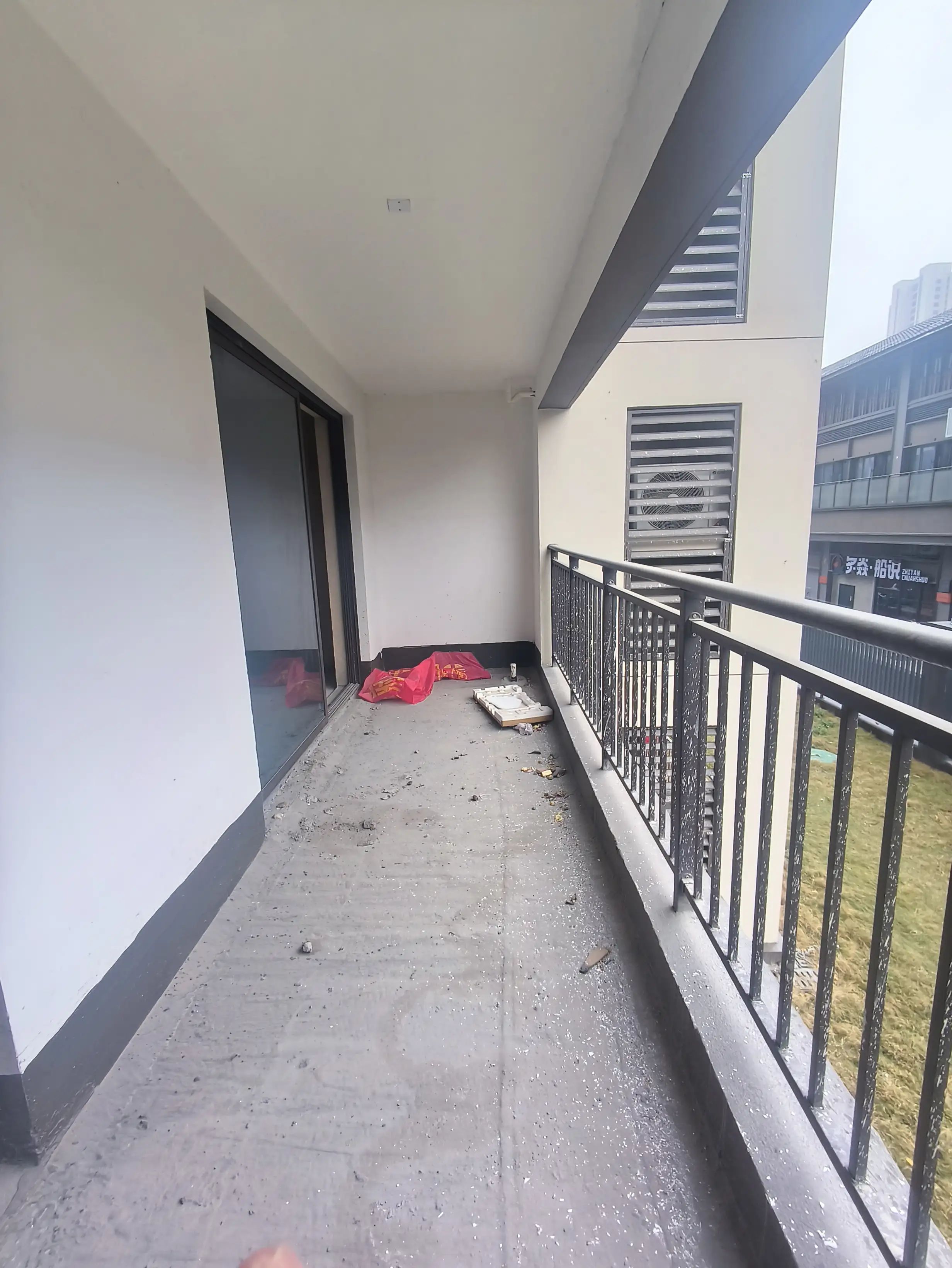 城南，吾悦，业主急卖，毛坯三房，诚心出售，价格可谈，